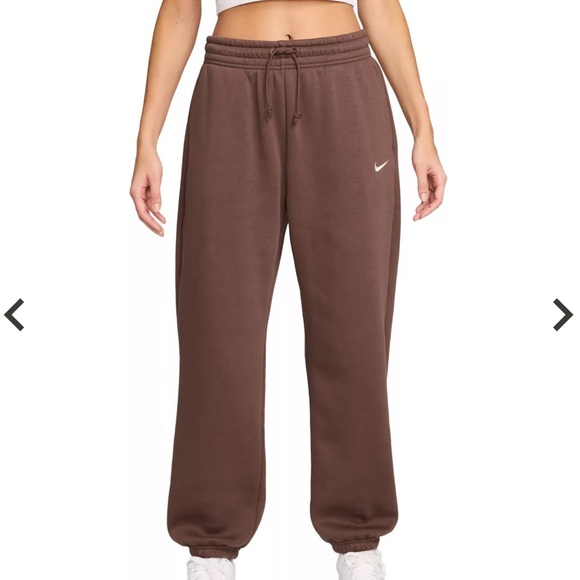 Nike Women's Sportswear - Picture 8 of 12